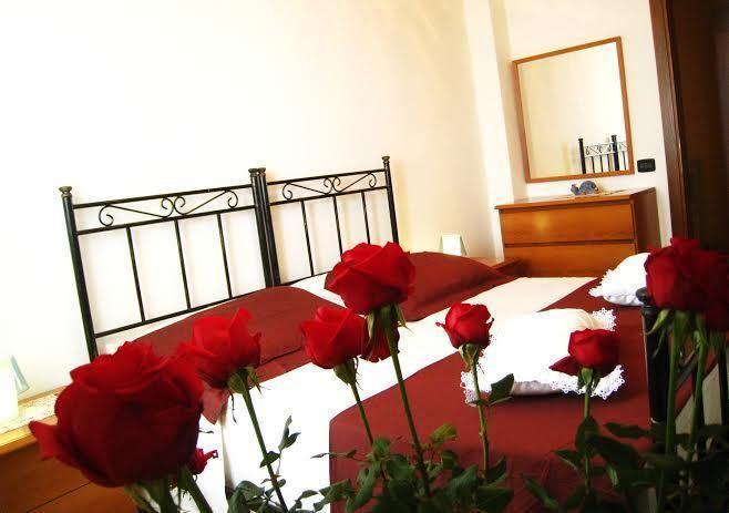 توري ديل بيناكو Bed And Breakfast Due Leoni الغرفة الصورة